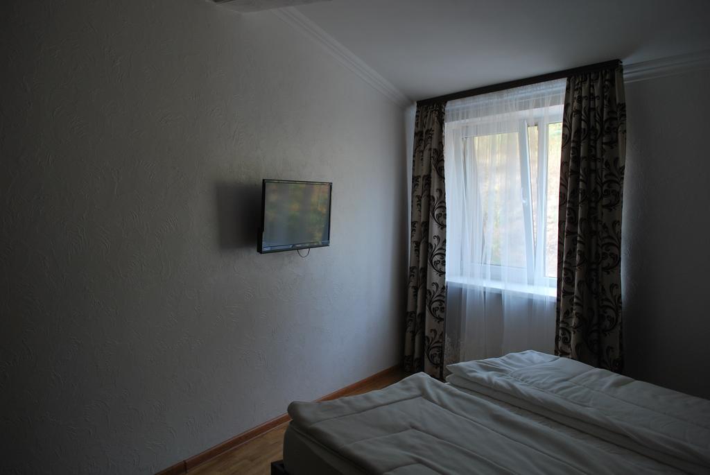 Shpinat Hotel Odesa Room photo