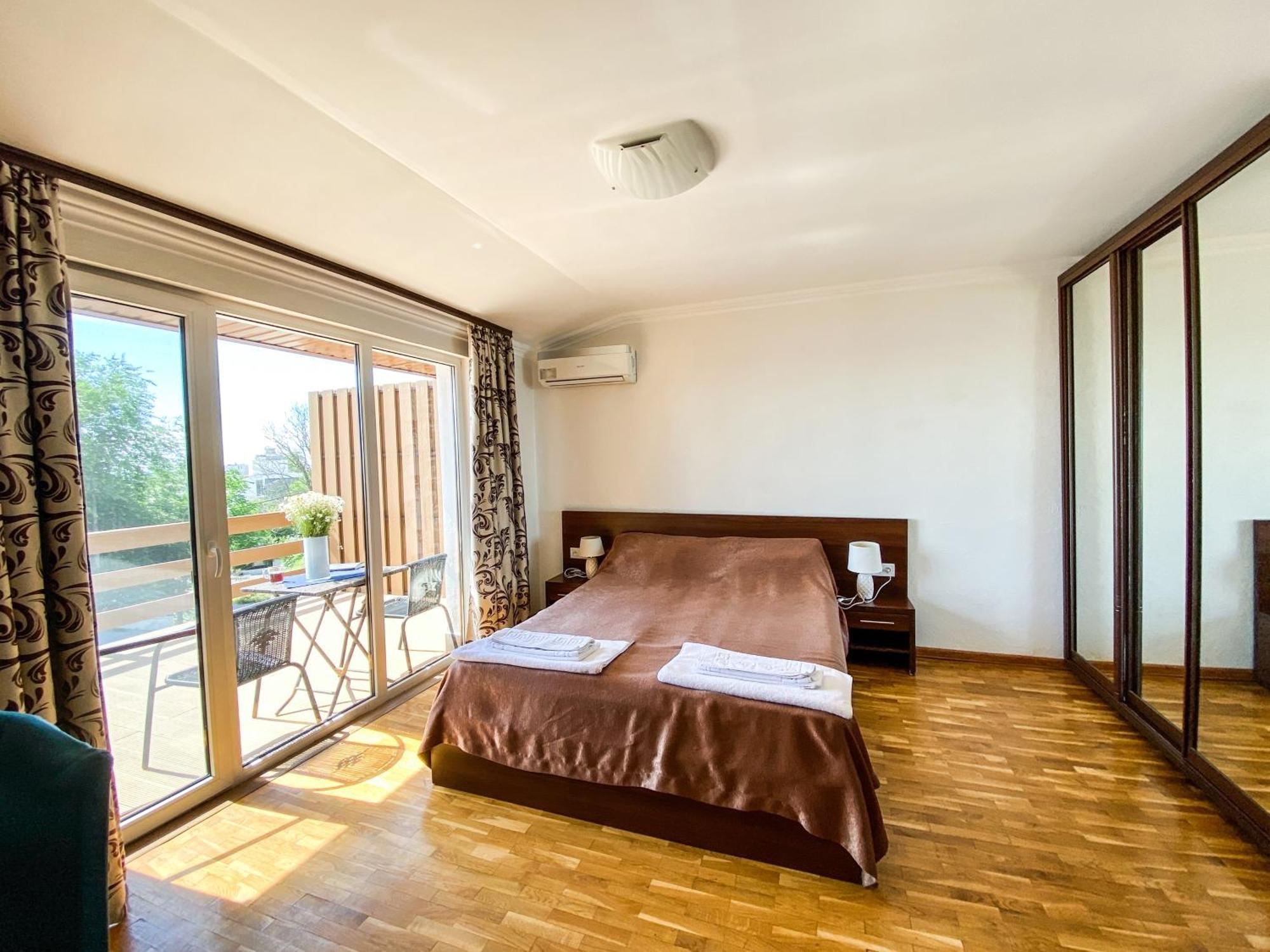 Shpinat Hotel Odesa Exterior photo