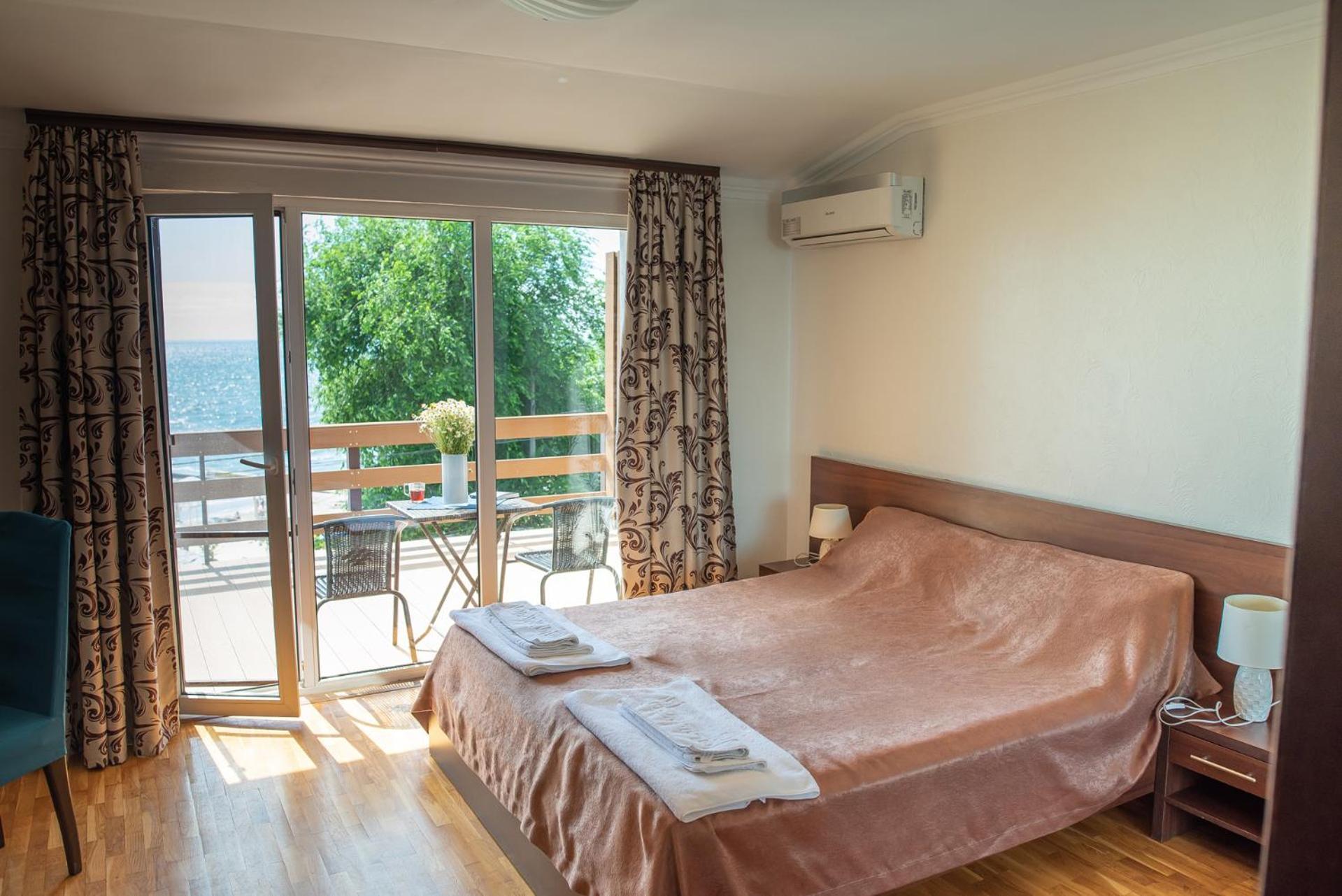 Shpinat Hotel Odesa Exterior photo