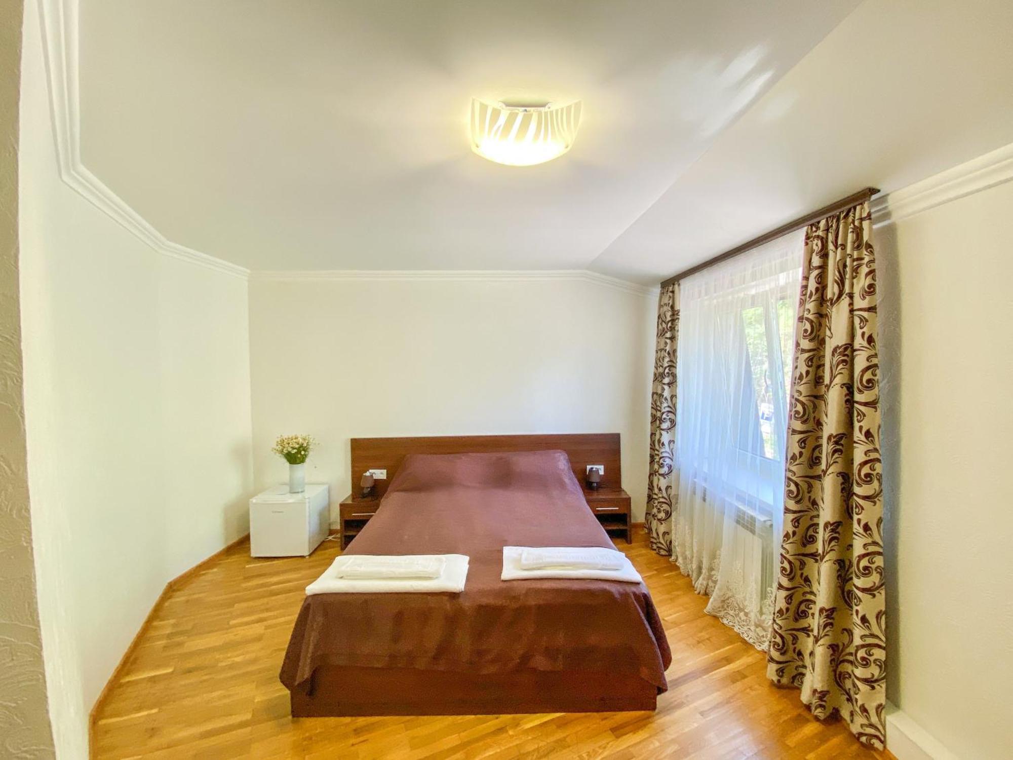 Shpinat Hotel Odesa Exterior photo