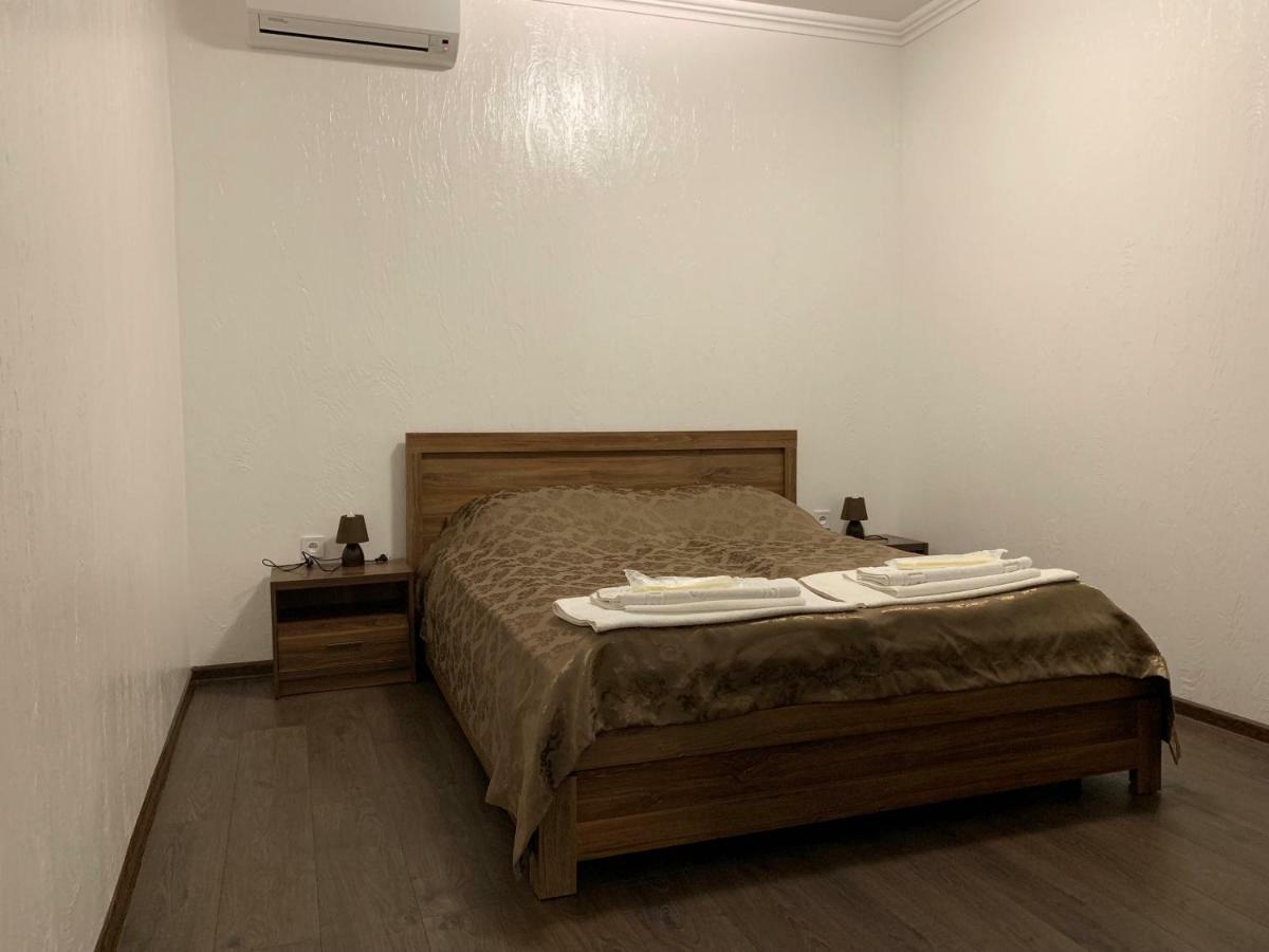 Shpinat Hotel Odesa Exterior photo